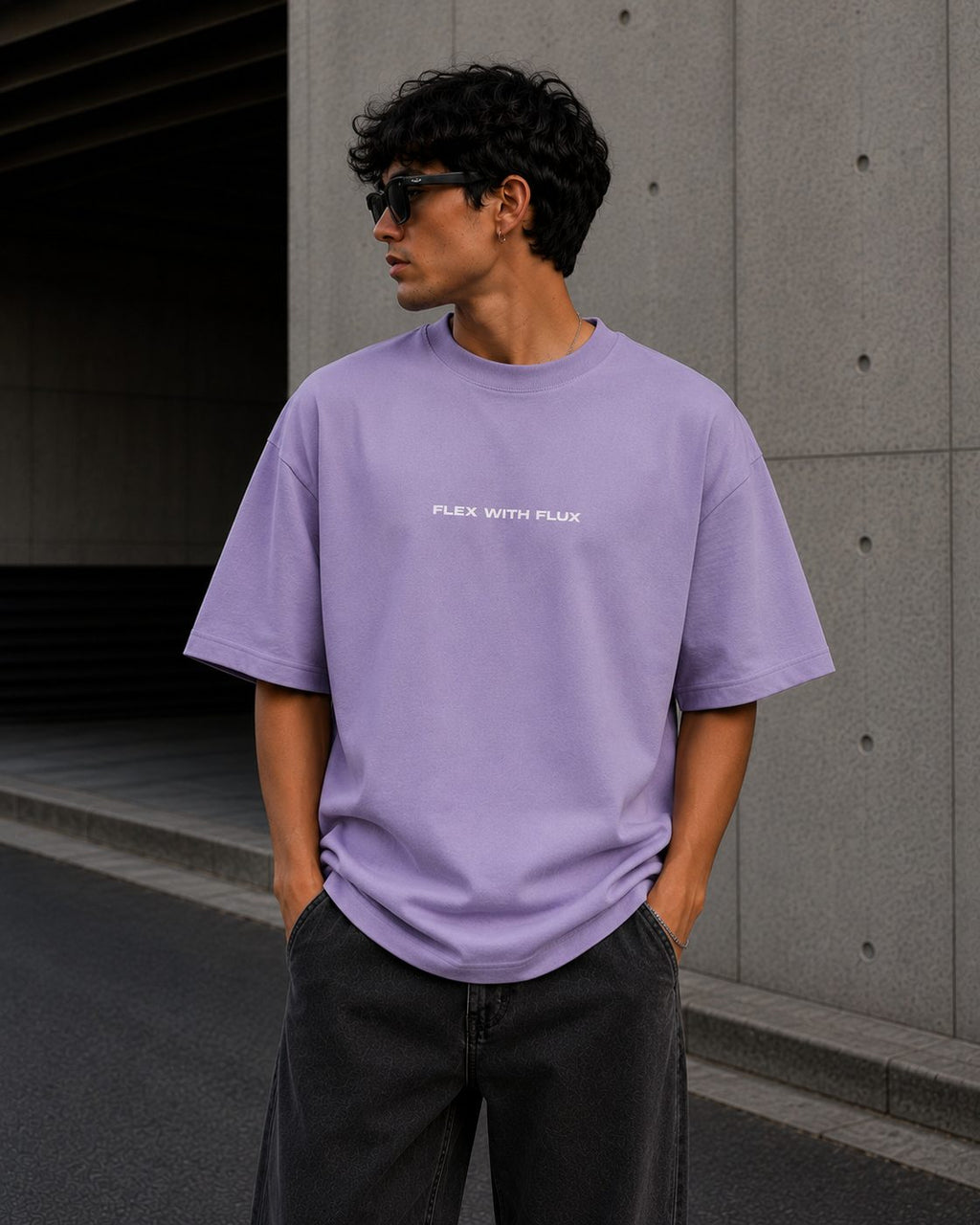 LAVENDER FLEX WITH FLUX oversized tee detail